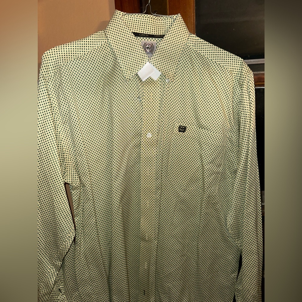Men’s Cinch Button Ups
